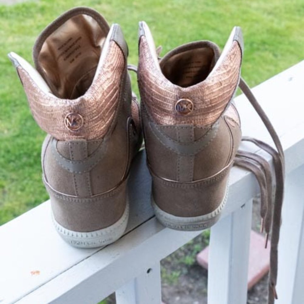 💖 Michael Kors Nikko II - Mettalic Rose Taupe Suede - see description for size! - Picture 11 of 16